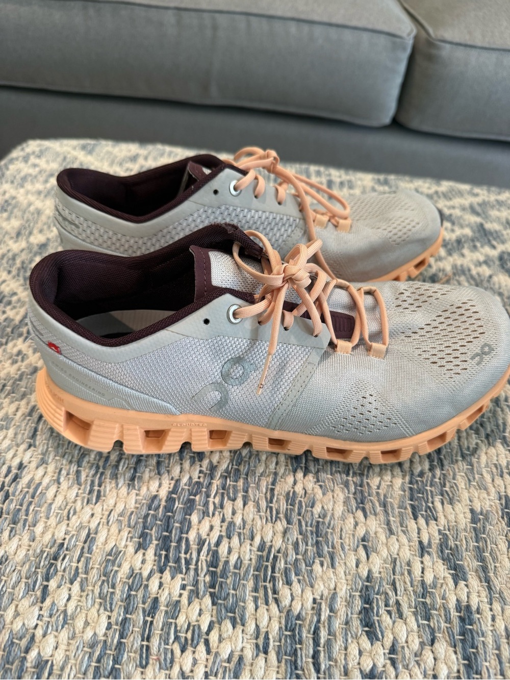 On Running womens Cloudswift Sneakers - Light Gray with Peach Sole